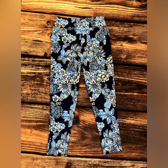 Lilly Pulitzer Blue Floral Luxletic Corso Pants - Picture 6 of 6